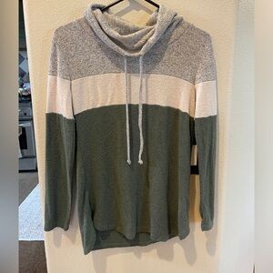 New, never worn Market and Spruce long sleeve!
